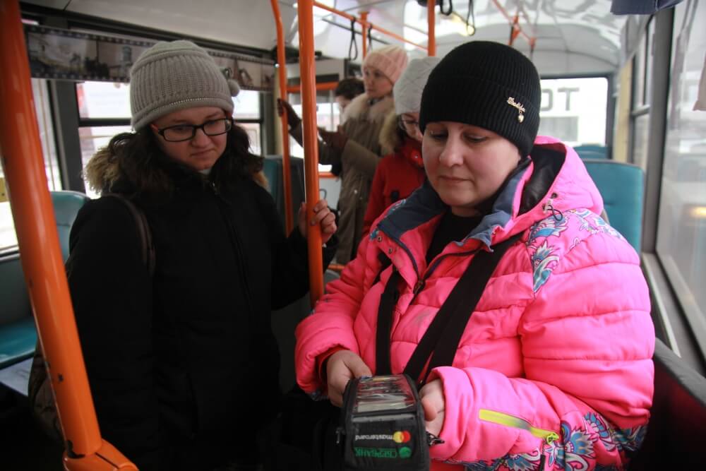 Сбербанк запустил пилотный проект безналичной оплаты проезда в Томске