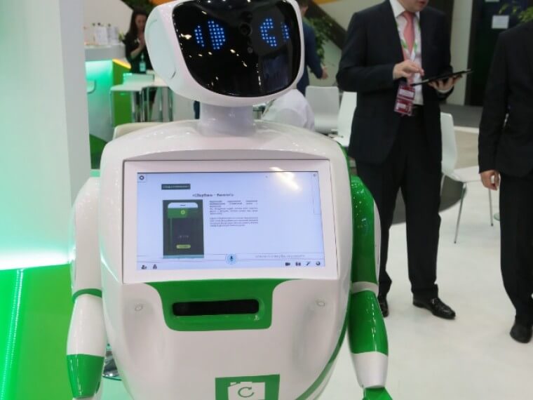 С корпоративными клиентами Сбербанка теперь работает робот Анна